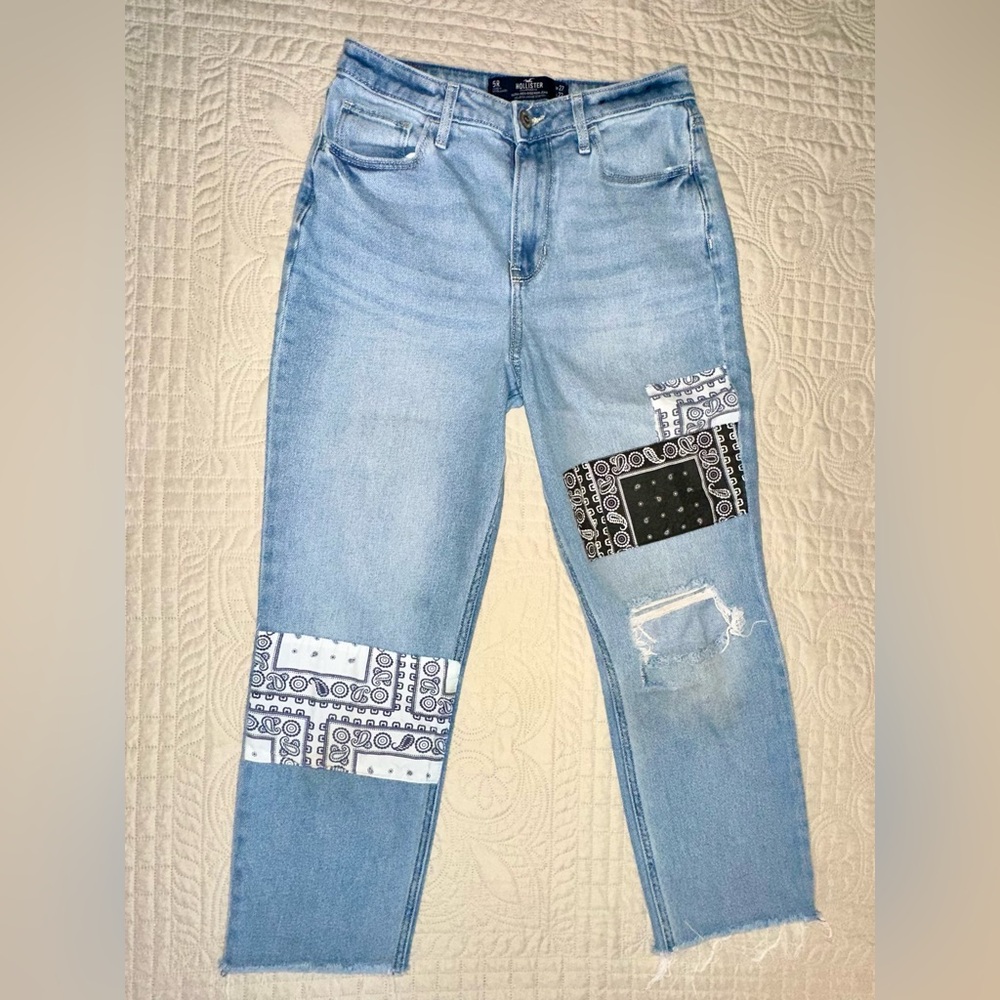 Hollister Light Blue Jeans ULTRA HIGH-RISE MOM JEAN